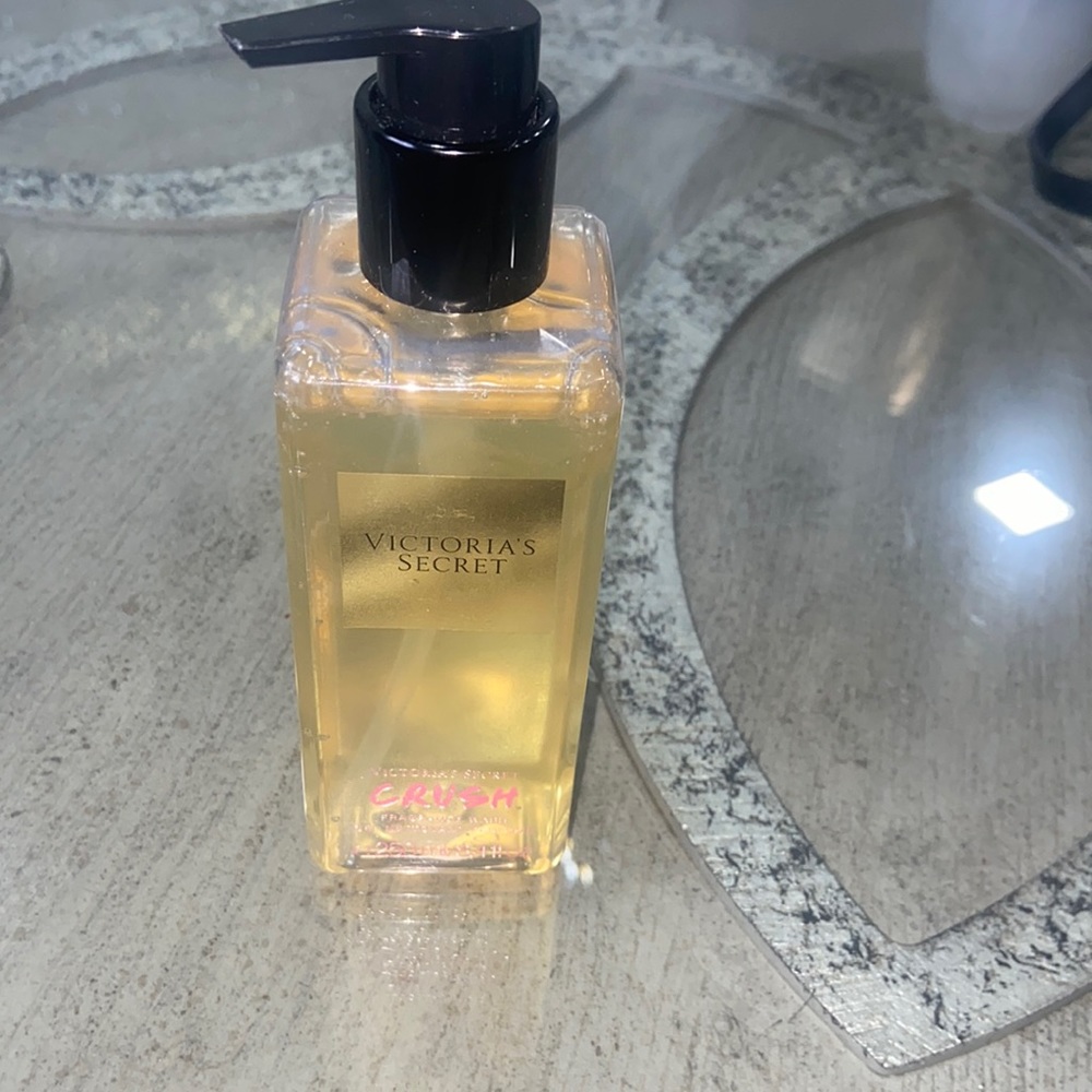 Bnwt crush body wash